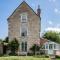 Magnificent Clarence cottage!