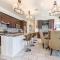 Spacious 3BR Luxury Penthouse with Balcony