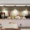Super 8 by Wyndham Ottawa