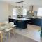 Stunning Modern Retreat - 哈士汀