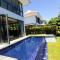 Foto: Stunning 4BR villa with private beach nearby 19/156