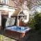 Measure Cottage - Sleeps 5 - Private Hot tub and garden - Henley in Arden