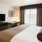 Cobblestone Hotel & Suites Appleton International Airport - 尼纳