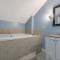 Express Rooms Close to City Amenities