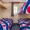 Groot hoek Chalet met Airco ,Wasmachine, Vaatwasser,Droger en luxe keuken en zwembad op camping! Immer Besser!