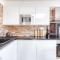Central Bright 3 Bed Flat with Pool & Parking