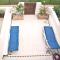 2 min Walk to Beach - Private Solarium Bungalow