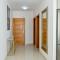 Esmeralda. Lovely and new apartment right by the ocean!