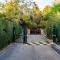 Les charmes Du Bosquet Parc dAmour et Nature Parking Privé Sécurisé