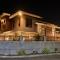 ISLA VILLA 1 amazing waterfall pool house near beach, bars & restaurants - Mactan