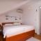 Deluxe Villa Sirena on the beach with Pool