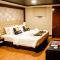 Doulos Phos The Ship Hotel