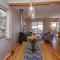 Oceanfront bungalow 3 br/2 ba, Wifi Fireplace: Guppy Huys