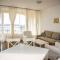 Foto: Summer Breeze and Sea View in 2-BDR Apartment 9/19