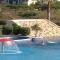 Impresionante alojamiento compuesto por 2 Chalets Adosados de lujo para 14 personas Piscina con CIRCUITO SPA