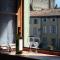 Les Gîtes de Laure - LOr Vert, Appartement avec Vue sur le Château, Parking Privé, Climatisation, Netflix, à 160 m de la Cité Médiévale