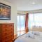 Coastal Spacious Mountain Views