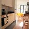 NEW! Colorful and central (9 min-walk to main station) - Porto
