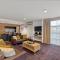Lakefront Marina Apartment