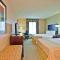 Holiday Inn Bloomington-University Area by IHG - 布卢明顿