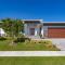 BEACH 5 MIN. WALK-LUXURIOUS MODERN POOL HOME