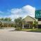 Quality Inn & Suites near Lake Eufaula - Юфола