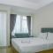Modern and Cozy Studio Menteng Park Apartment By Travelio