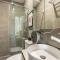 Elegant Double Ensuite Room - AC - 1Min to Central - Closely Located to Almost Sydney Must Seen Spots