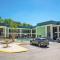 Quality Inn & Suites near Six Flags - Austell - Austell