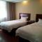 Foto: GreenTree Inn Qingdao Railway Station East Square Pichaiyuan Express Hotel 15/24