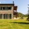JOIVY Superb Villas with Tennis Court, Garden and BBQ area - Valle