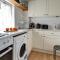 Katrinas Apartment By Treetop Property