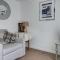 Katrinas Apartment By Treetop Property