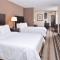 Holiday Inn Express & Suites Emporia Northwest by IHG