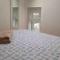 20 Strawberry Hill cosy cottage sleeps 5