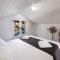 Seaview Rooms