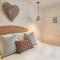 Host & Stay - Threadneedle Cottage