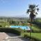 Casale rinnovato immerso nella campagna con splendida piscina privata