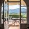 Casale rinnovato immerso nella campagna con splendida piscina privata