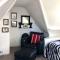 Lauras Townhouse Apartments Skylight Loft