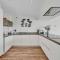 7 Waterstone House - Luxury Apartment Overlooking South Beach, Tenby