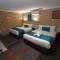 Kennedy Drive Boutique Motel - Close To City Centre & Airport