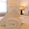 NEW - Pineapple Loft - Entire House Downtown Hilo with AC - هيلو