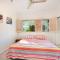 The Beach Shack 3BR Waterfront Resort, Own WIFI