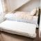 Awel Taf- Central cottage ideal for families, with parking