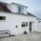 Awel Taf - A well-appointed cottage comfortably accommodates up to six guests