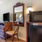 Econo Lodge Inn & Suites