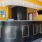 Econo Lodge Inn & Suites