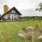 Three-Bedroom Holiday Home In Sjallands Odde
