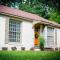 KING BED Family Friendly Cottage - Walk to Zoo & Waterpark - Near Downtown & Midtown - Hattiesburg